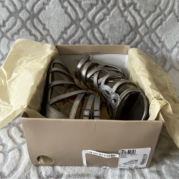 Arizona Alley Pewter Gladiator Sandals 7.5M NWOT - Picture 8 of 9
